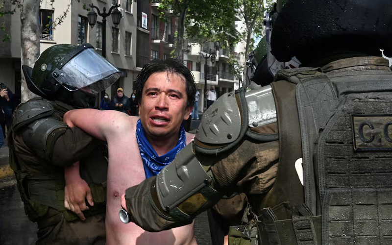 Estudiantes protestan en Chile contra posibles recortes a la educación pública