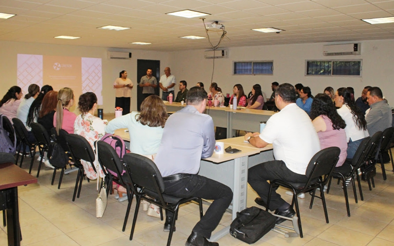 Creson capacita a docentes en estrategias para atender a estudiantes con autismo