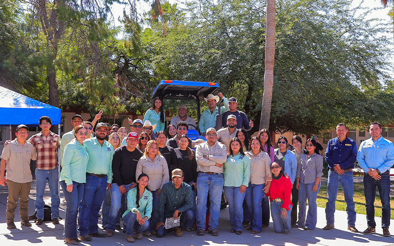 Unison fortalece la formación de ingenieros agrónomos con la entrega de nuevo tractor al DAG
