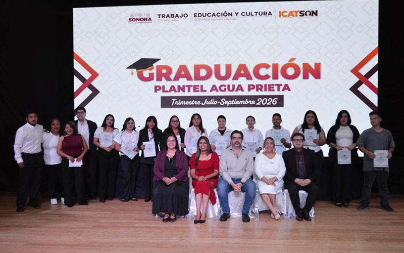 Icatson entrega constancias a 180 estudiantes en Agua Prieta
