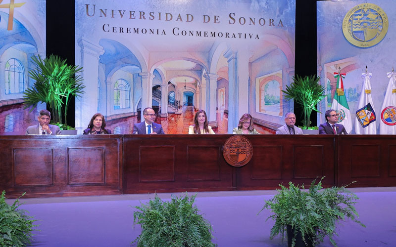 Unison reconoce a 83 estudiantes destacados en su 84 aniversario