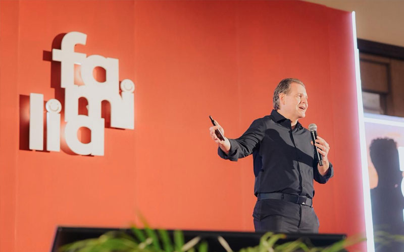 Demostrar cariño con hechos hace la verdadera amistad, estableció Pablo Fletcher en el Tercer Congreso de la Familia