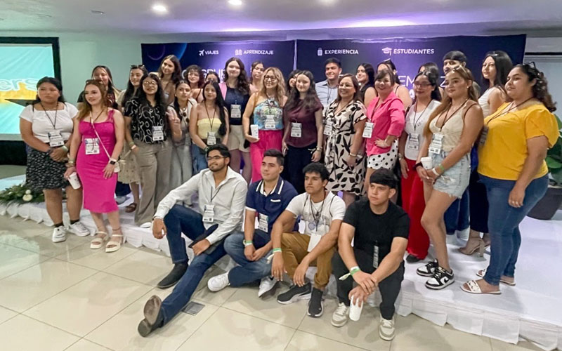 Jóvenes de la UES fortalecen su formación profesional en el Congreso Nacional de Administración 2025
