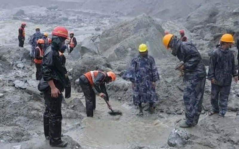 Desastre en Nepal y Tíbet deja 955 muertos y más de 4 mil 400 desaparecidos