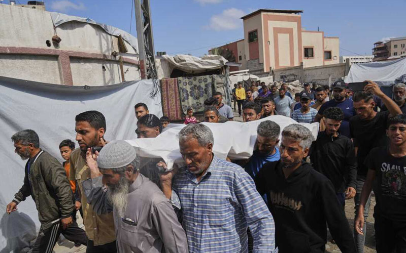 Continúa Israel disparando a palestinos en centro de ayuda en Gaza; 27 muertos