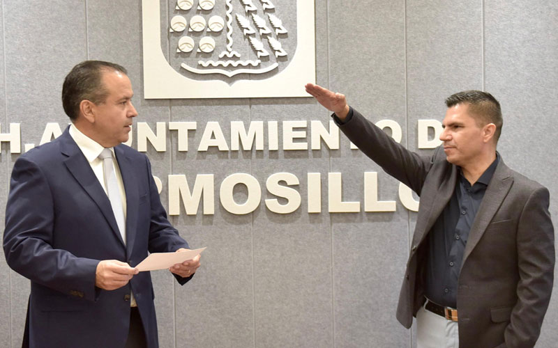 Toño Astiazarán toma protesta a Julio Villavicencio como titular de Supervisión General de la Policía Municipal