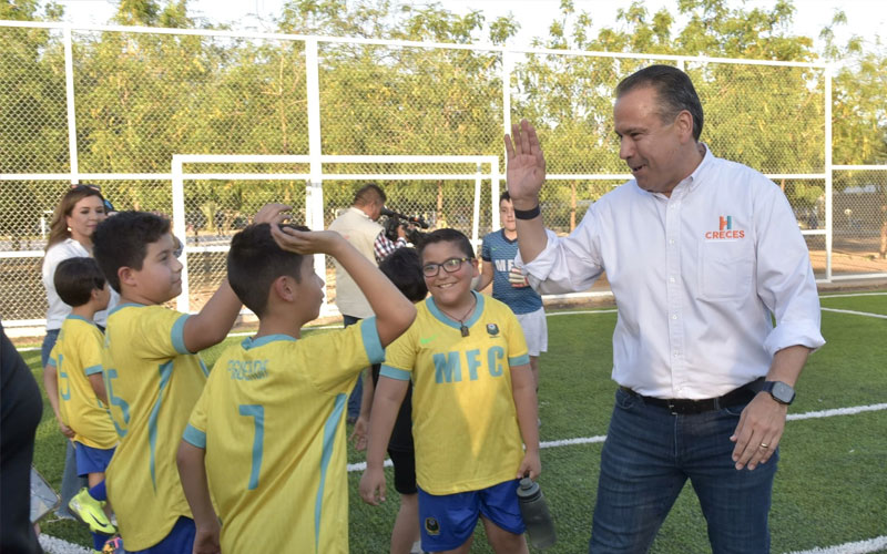 Toño Astiazarán inaugura campo de fútbol rehabilitado con apoyo de la comunidad y empresas