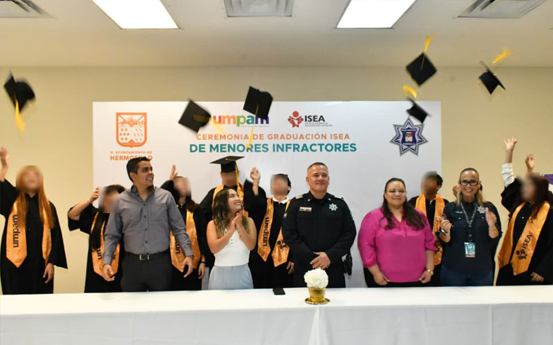 Se gradúan jóvenes de primaria y secundaria mediante UMPAM