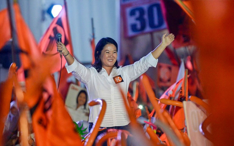 Keiko Fujimori amplía ligera ventaja mientras continúa recuento de votos en Perú