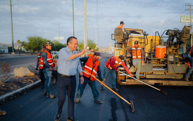 Supervisa Toño Astiazarán recarpeteo del bulevar Escalante en beneficio de 85 mil personas