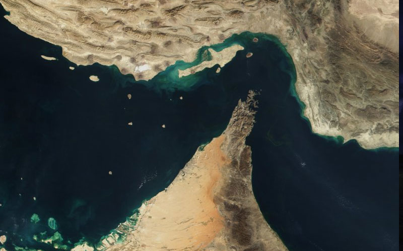 Tres embarcaciones petroleras son bombardeadas en el estrecho de Ormuz