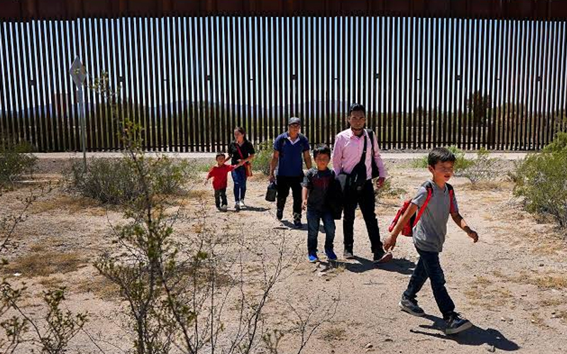 Población migrante indocumentada en EU alcanzó 15.8 millones en 2024