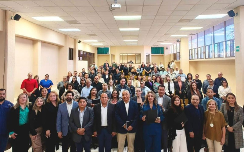 Más de 200 docentes y administrativos de la UTH reciben certificaciones en procesos estratégicos