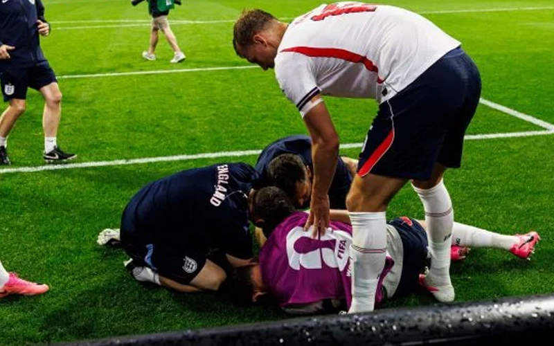 Jordan Henderson sufre grave lesión tras celebrar triunfo de Inglaterra ante México