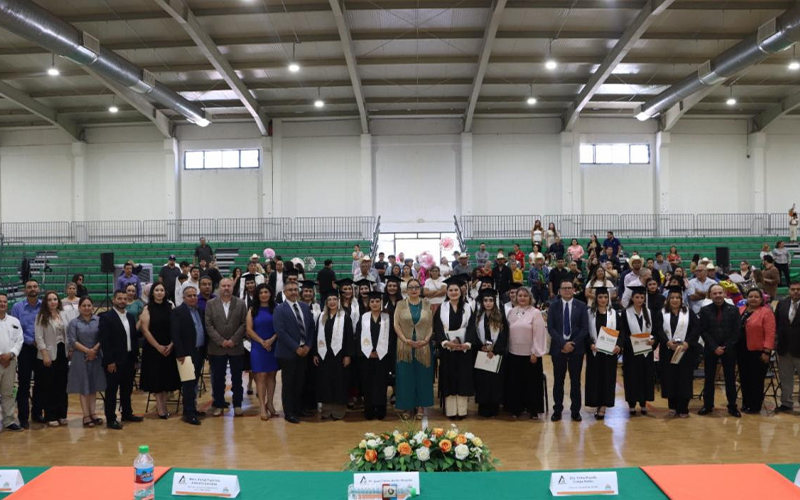 Egresa primera generación en línea de Administración de Unisierra