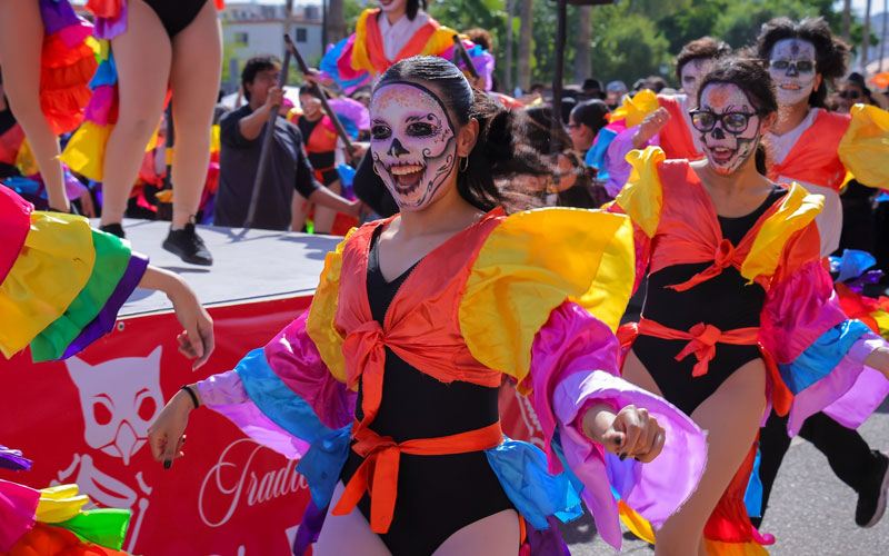 Celebra Unison 25 años de su tradicional Procesión de Día de Muertos
