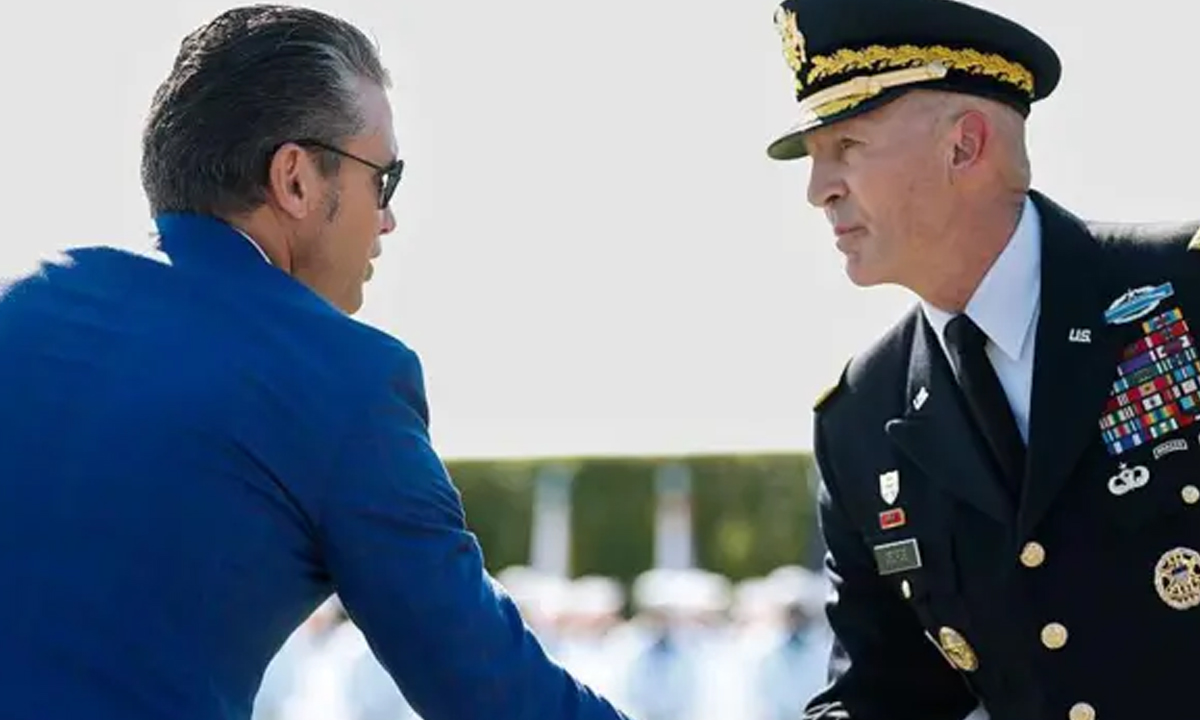 Renuncia jefe del Ejército de EU en Europa y África tras 18 meses en el cargo
