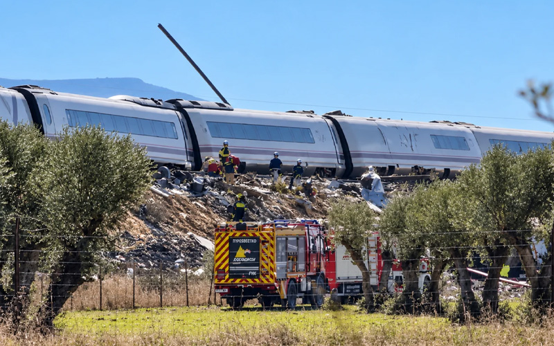 Ocho mexicanos heridos y uno desaparecido tras choque de trenes en España
