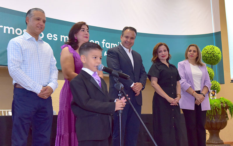 Toño Astiazarán encabeza emotiva graduación de niñas y niños de estancias infantiles municipales
