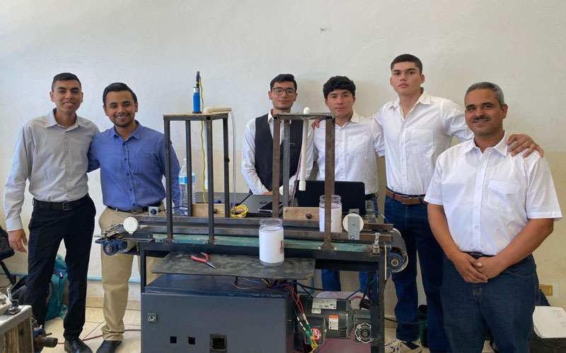 Estudiantes de la UTS desarrollan soluciones en automatización industrial con enfoque en electromovilidad