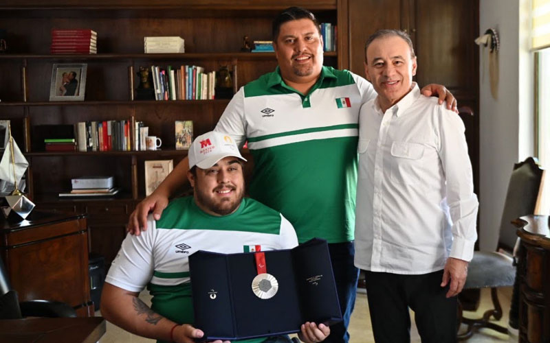 DIF Sonora recibe tres vehículos adaptados para fortalecer atención a personas con discapacidad