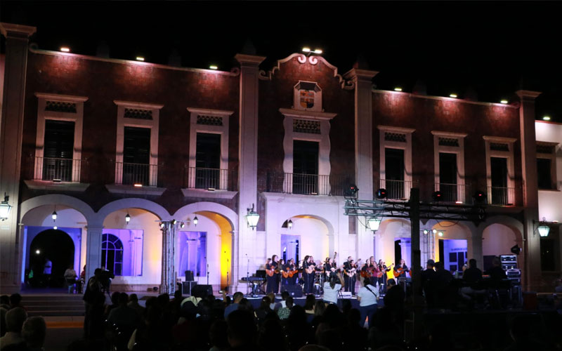 Unison celebra su 84 aniversario con música, tradición y fuegos artificiales