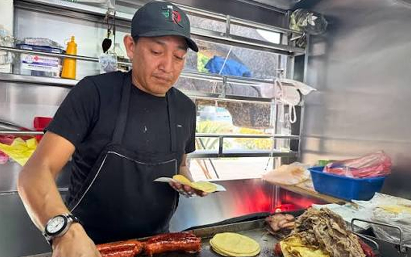 Comida económica en el Metro se consolida como opción para miles de capitalinos
