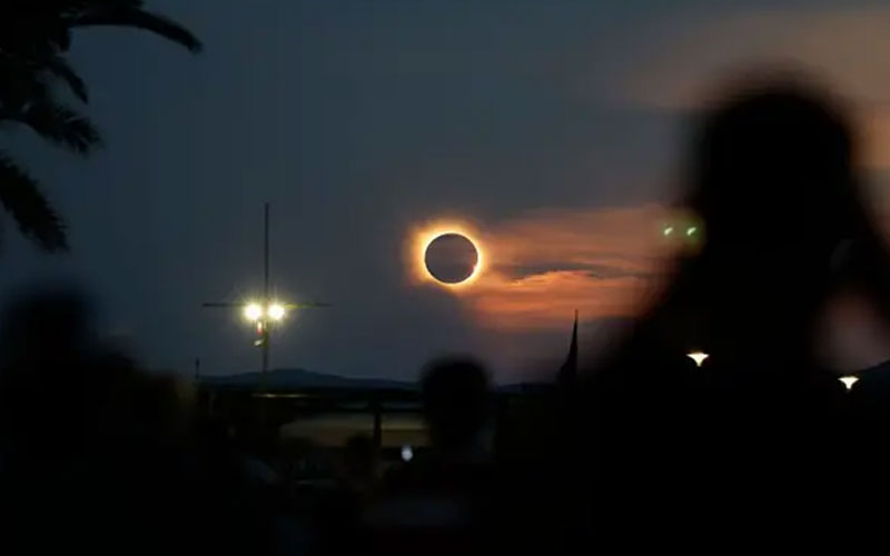 Millones siguen eclipse solar total de la NASA; científicos aprovechan fenómeno para estudiar el Sol