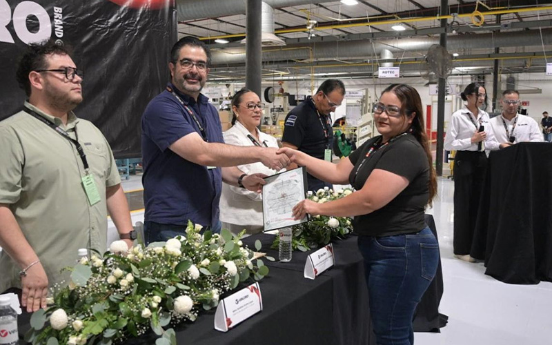 Icatson capacita a trabajadores de empresa manufacturera en Agua Prieta