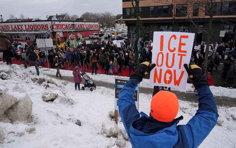 Trump amenaza con usar al ejército en las protestas contra ICE en Minesota