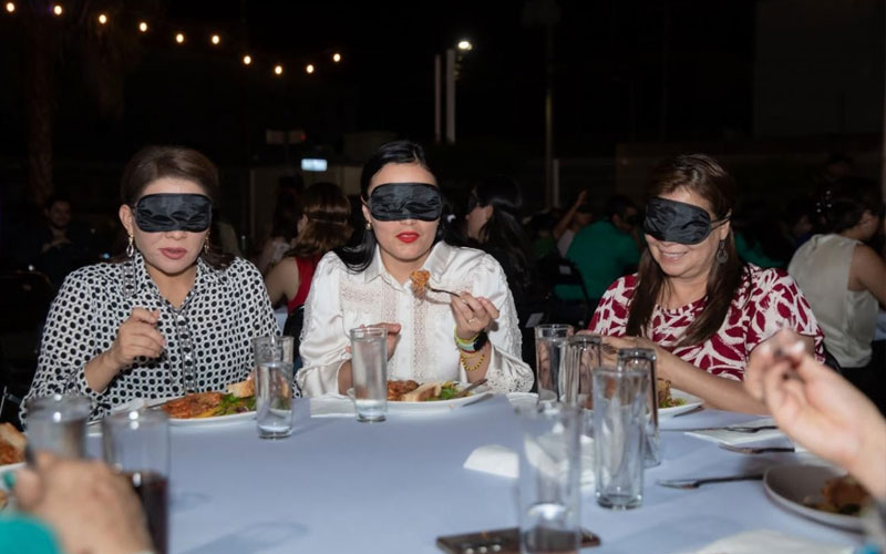 “Cena a Ciegas”: Jóvenes sonorenses viven experiencia sensorial para fomentar la inclusión