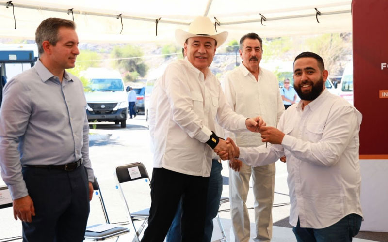 Entrega Alfonso Durazo 63 nuevas unidades de transporte para modernizar movilidad en Sonora