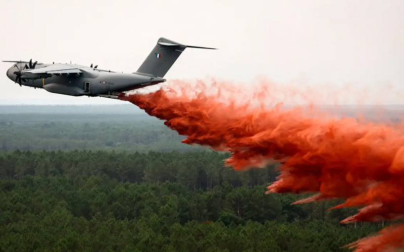 Más de mil bomberos combaten incendios forestales en Portugal