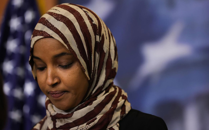 Ilhan Omar acusa a Trump de usar fuerzas federales contra sus adversarios políticos
