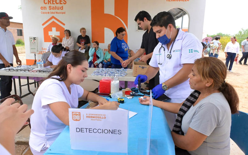 Familias del Ejido del Carmen reciben servicios de salud gratuitos