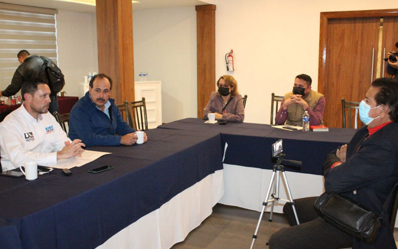 Reafirma Kiko Munro su compromiso con SLRC para ampliar