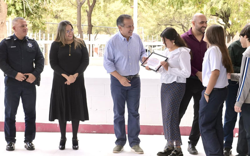 Reconoce Toño Astiazarán a estudiantes de la Secundaria 9 por promover el reciclaje