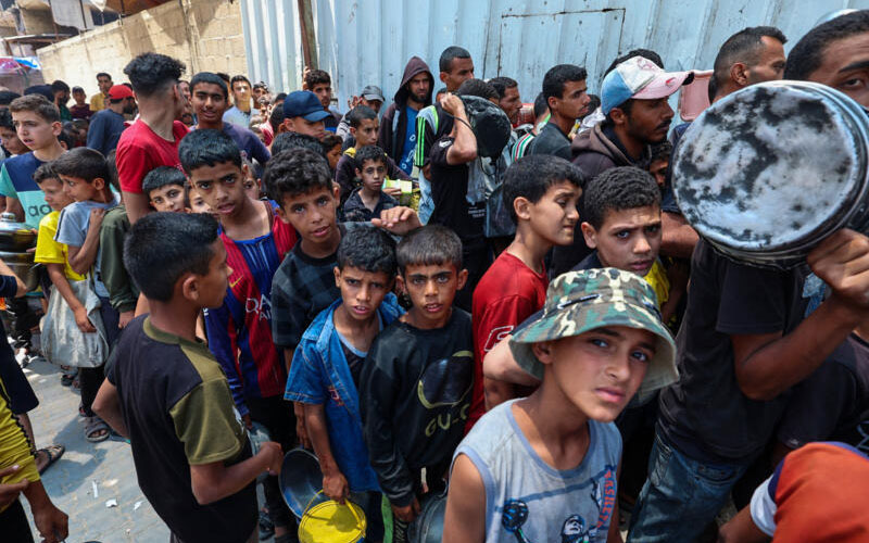 Matan tropas israelíes a otros 27 palestinos hambrientos
