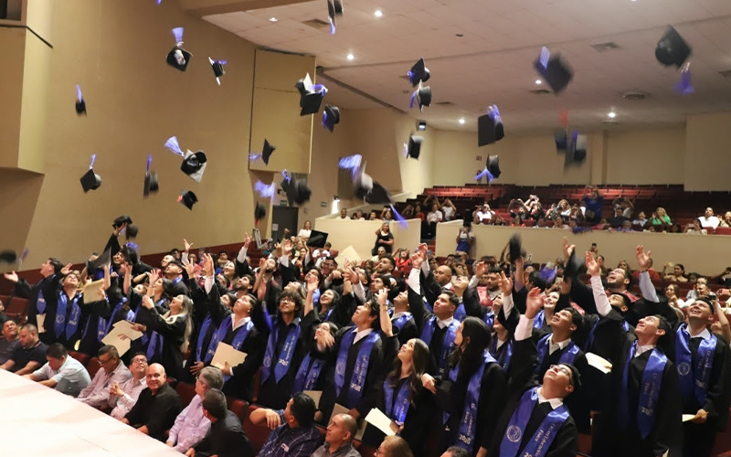 Gradúan Escuelas Normales y UPN en Sonora a más de 875 profesionales de la educación