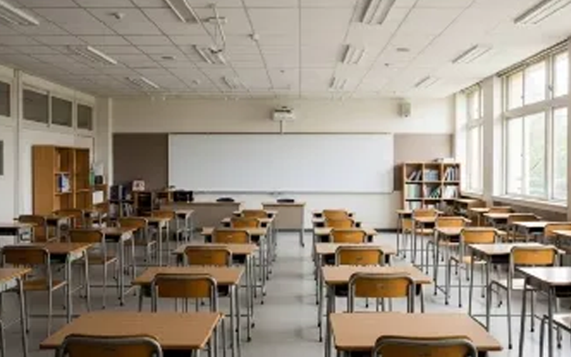 Ataques rusos obligan a Kiev a suspender clases por frío extremo