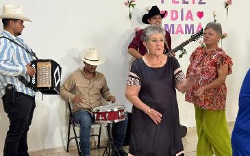 Celebran Día de las Madres con adultos mayores en Sonora