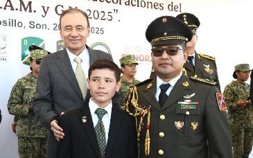 Gobernador Durazo reconoce ascensos y condecoraciones 2025 a 31 integrantes de Fuerzas Armadas y Guardia Nacional