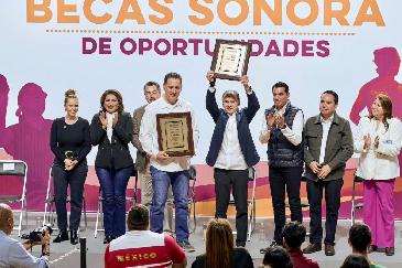Alfonso Durazo reconoce el talento deportivo sonorense con apoyos económicos a 540 beneficiarios