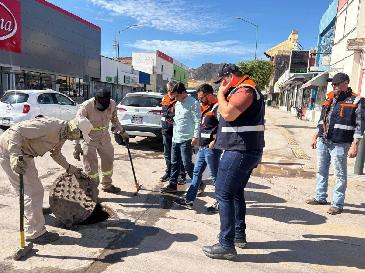 Gobierno de Sonora supervisa drenaje del Centro de Guaymas previo al Carnaval