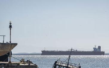 Francia intercepta petrolero 