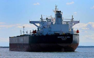 EU persigue petrolero desde el Caribe hasta el océano Índico; lo retiene vacío