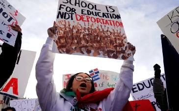 Escuelas de Mineápolis ofrecerán clases remotas ante redadas migratorias