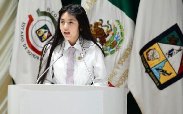 Diputada Tapia recibe a Jazmín Esmeralda, representante infantil de Benito Juárez en el Congreso de Sonora