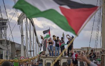 Activistas navegan hacia Gaza con ayuda humanitaria pese a riesgos y tensiones en la región