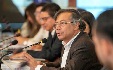 Colombia suspende compras de armas a Estados Unidos tras descertificación antidrogas